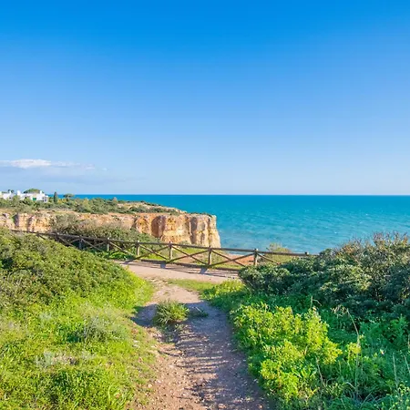 Rocha Apartment, With Pool, 100m From The Beach! アパート