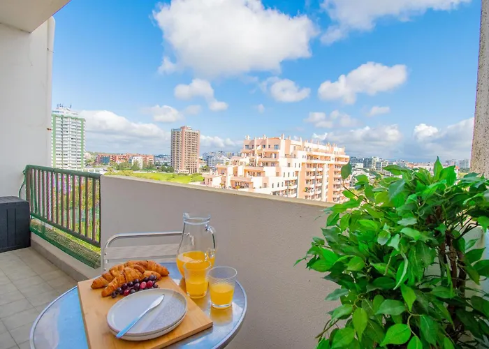 Rocha Apartment, With Pool, 100m From The Beach! * Portimão
